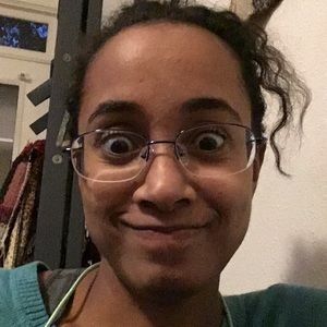 Meet your Posher, Nia